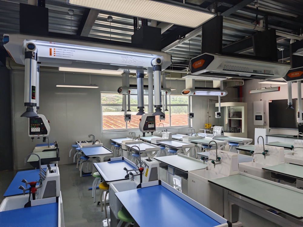 智能吊裝實(shí)驗(yàn)室與傳統(tǒng)實(shí)驗(yàn)室相比，具有以下顯著優(yōu)勢(shì)：