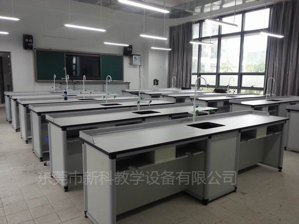 <a href='http://www.gzxiangru.cn/chanpin/53-1.html' target='1' style='font-size:18px; font-weight:bold; color:#000000;'>科學實驗室</a>設(shè)備